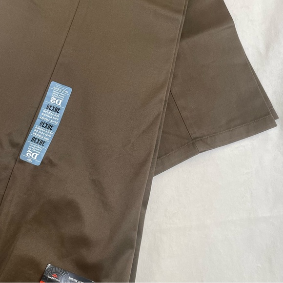 Dockers Men's D2 Signature Khaki Straight Fit Pants Flat Front Khaki Brown 38/30 - Picture 9 of 14
